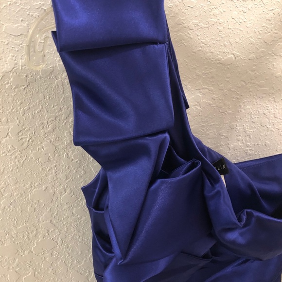 Dress - Picture 3 of 4